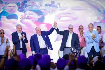 Gonzalo Castillo afirma que está listo para buscar la Presidencia y recibe respaldo de Charlie Mariotti