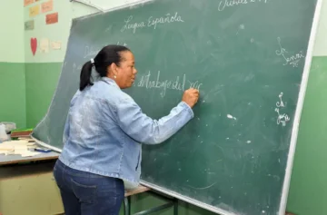 Mayoría apoya descontar salarios a maestros que participen en protestas Mayoría apoya descontar salarios a maestros que participen en protestas