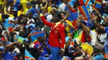 Mundial 2026: por qué un hincha de la República Democrática del Congo se para como una estatua viviente en todos los partidos de su selección Mundial 2026: por qué un hincha de la República Democrática del Congo se para como una estatua viviente en todos los partidos de su selección