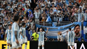 Con triplete histórico de Messi, Argentina golea a Argelia en su debut mundialista Con triplete histórico de Messi, Argentina golea a Argelia en su debut mundialista