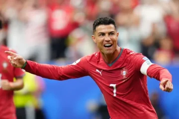 Cristiano Ronaldo firma doblete y Portugal aplasta 5-0 a Uzbekistán Cristiano Ronaldo firma doblete y Portugal aplasta 5-0 a Uzbekistán