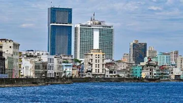 Por qué Meliá, Iberostar y Blue Diamond, las mayores cadenas hoteleras en Cuba, abandonan operaciones en la isla 