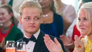 Condenan al hijo de la princesa heredera de Noruega, Mette-Marit, a 4 años de prisión por cargos de violación Condenan al hijo de la princesa heredera de Noruega, Mette-Marit, a 4 años de prisión por cargos de violación