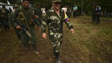 Disidencia de Iván Mordisco, el guerrillero más buscado de Colombia, anuncia tregua antes del balotaje presidencial