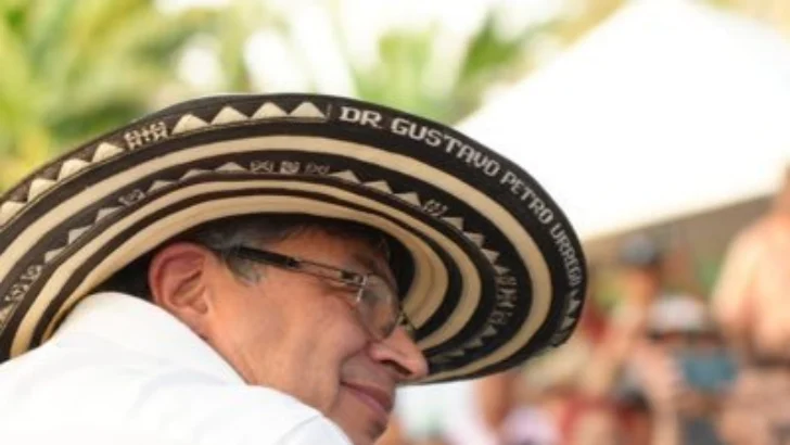 Petro pide Petro pide