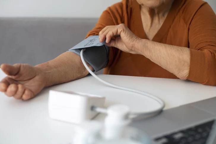 Hipertensión: ¿dónde obtener medicamentos gratuitos y seguimiento médico a través de la estrategia Hearts?