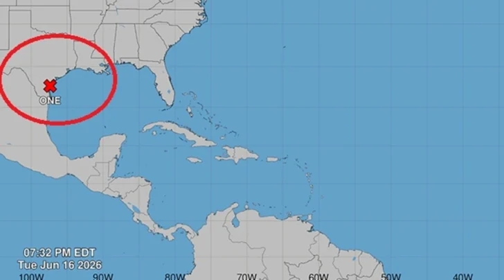 ICE traslada a inmigrantes de 'Alligator Alcatraz' ante el riesgo de huracán
