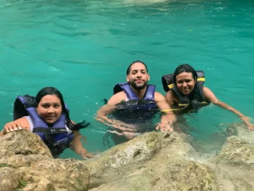Los destinos que los dominicanos están descubriendo este verano: del kayak en Jamao al Norte al azul turquesa de Río Partido