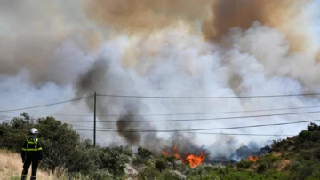 Incendios en Europa: bosques continúan en llamas en plena ola de calor extremo