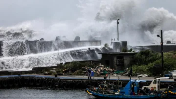 Tifón Bavi: miles de personas son evacuadas en Taiwán y un millón en China