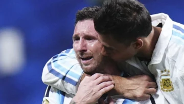 El llanto desconsolado de Messi tras lograr Argentina su épico pase a los cuartos del Mundial El llanto desconsolado de Messi tras lograr Argentina su épico pase a los cuartos del Mundial