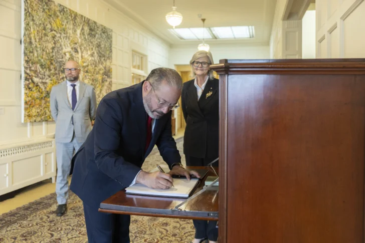 Embajador Edward Pérez Reyes presenta Cartas Credenciales en Australia y fortalece relaciones bilaterales