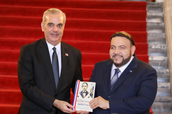 Abinader llama a convertir legado de Duarte en compromiso con democracia y soberanía