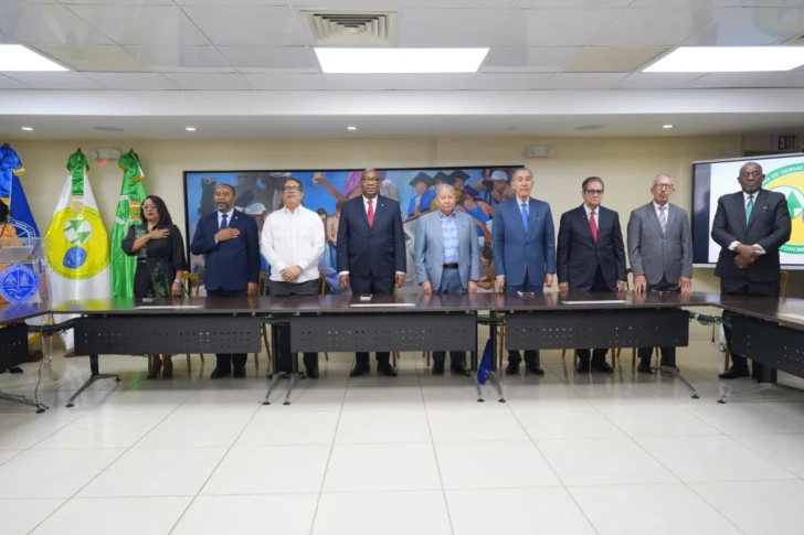 Cooeprouasd reconoce al rector Editrudis Beltrán por fortalecer el cooperativismo universitario