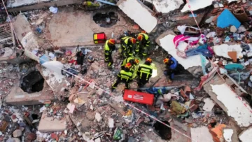 Venezuela: Decretan siete días de luto nacional y continúan las labores de búsqueda