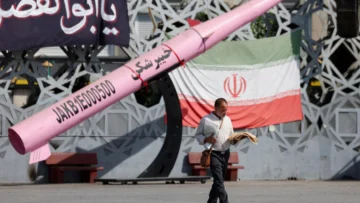 Irán intensifica los ataques contra los Estados del Golfo tras los bombardeos estadounidenses Irán intensifica los ataques contra los Estados del Golfo tras los bombardeos estadounidenses