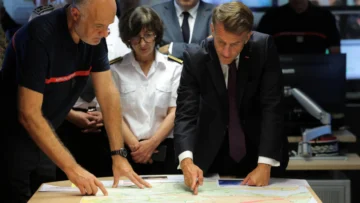 En directo: Macron promete reconstruir los bosques devastados por los incendios en el suroeste francés