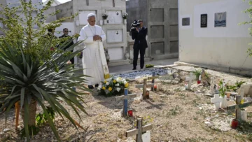 León XIV denuncia en Lampedusa la indiferencia ante los muertos en el Mediterráneo: Decisiones tomadas y omitidas León XIV denuncia en Lampedusa la indiferencia ante los muertos en el Mediterráneo: Decisiones tomadas y omitidas
