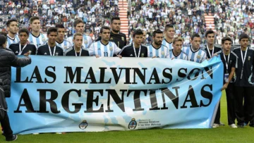 Qué ha pasado en otras ocasiones cuando los futbolistas han mostrado pancartas políticas como los de Argentina con las Malvinas/Falklands Qué ha pasado en otras ocasiones cuando los futbolistas han mostrado pancartas políticas como los de Argentina con las Malvinas/Falklands