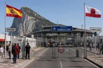 Gibraltar y España eliminan su verja fronteriza Gibraltar y España eliminan su verja fronteriza