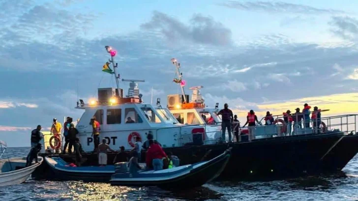Sube a 53 número de muertos por naufragio de ferry en Guyana