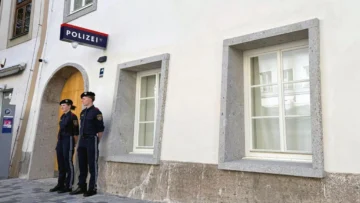 Austria instala una comisaría de policía en el edificio donde nació Hitler para impedir que se convierta en un lugar de peregrinación neonazi