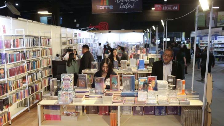 La 30 Feria Internacional del Libro de La Paz abre con Perú como invitado de honor