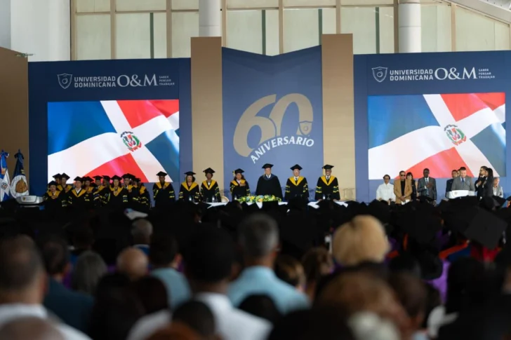 O&M inviste a 1,442 nuevos profesionales en su graduación ordinaria