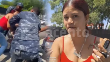 Indignación en Sabaneta por video de policías golpeando a joven frente a destacamento