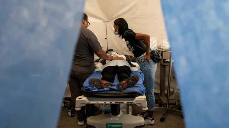Venezolanos exasperados por la lenta recuperación de cadáveres de los terremotos Venezolanos exasperados por la lenta recuperación de cadáveres de los terremotos
