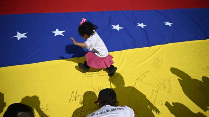 Chavismo y oposición vuelven a las calles, por Chávez y contra el fraude Chavismo y oposición vuelven a las calles, por Chávez y contra el fraude