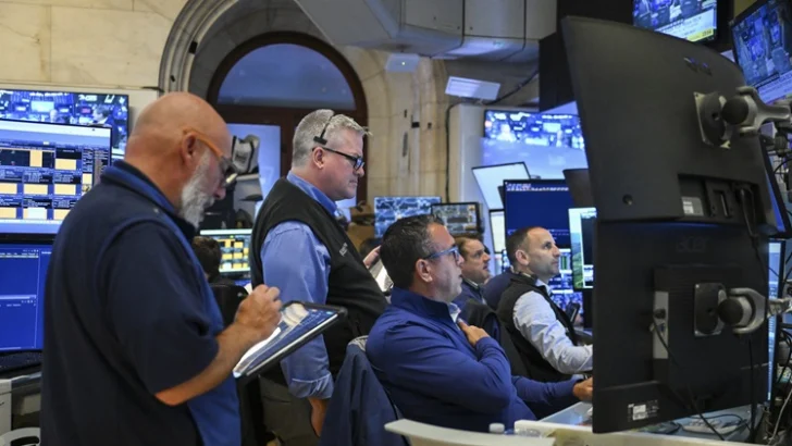 Wall Street cierra en rojo tras la decisión de la Fed de mantener los tipos