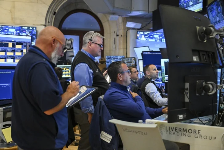 Wall Street cierra en rojo tras la decisión de la Fed de mantener los tipos