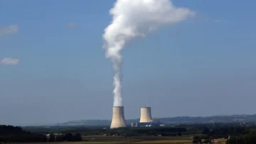 Francia cierra temporalmente tres reactores nucleares por la ola de calor Francia cierra temporalmente tres reactores nucleares por la ola de calor