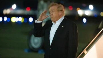 Trump amenaza con “arrasar por completo” Irán si lo asesinan