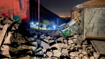 Perú: terremoto de magnitud 5,7 deja al menos 6 muertos, 30 heridos y cientos de desplazados Perú: terremoto de magnitud 5,7 deja al menos 6 muertos, 30 heridos y cientos de desplazados