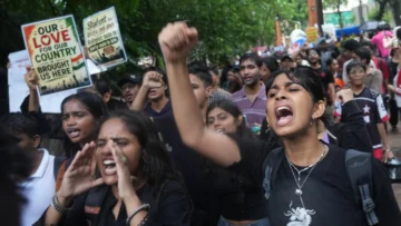 India: ante la revuelta estudiantil, Modi promete castigar severamente los fraudes en los exámenes