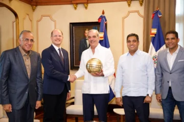 Santo Domingo 2026: Abinader recibe a ejecutivos de la FIBA para fortalecer los preparativos de los Juegos