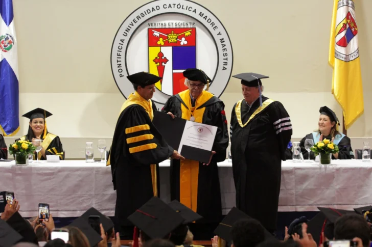 PUCMM distingue con un doctorado Honoris Causa al jurista venezolano Allan Brewer-Carías