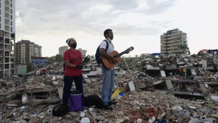 Venezuela: Entre las ruinas del doble terremoto, supervivientes y rescatistas se aferran a la fe.