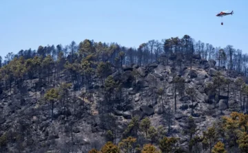 El incendio mayor de España quema 50.000 hectáreas y 106.000 personas pendientes del fuego