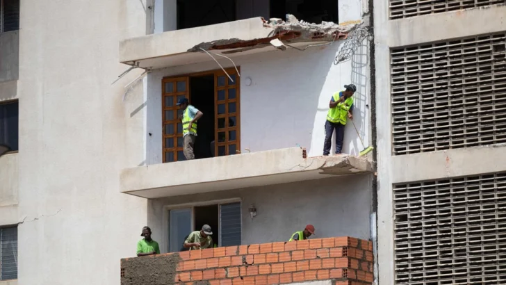Caracas retoma la rutina entre el miedo y la tristeza un mes después del doble terremoto