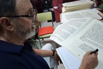 Un español dedica más de seis años a copiar todo el 'Quijote' con caligrafía gótica Un español dedica más de seis años a copiar todo el 'Quijote' con caligrafía gótica