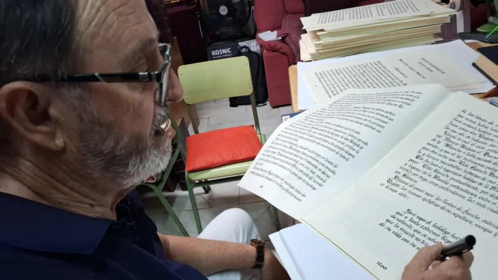 Un español dedica más de seis años a copiar todo el 'Quijote' con caligrafía gótica Un español dedica más de seis años a copiar todo el 'Quijote' con caligrafía gótica