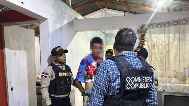 DNCD detiene a 15 personas y decomisa más de 8 kilos de presunta cocaína en operativos en La Vega