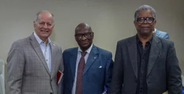  Embajador Dr. José Serrulle Ramia; el transcririco literario, Julio Cuevas y el académico, investigador y poeta, Odalís G. Pérez.