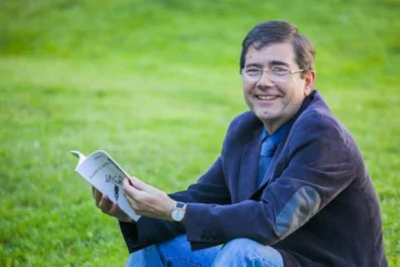 Enrique Villagrasa: De hadas blancas e insomnios negros Enrique Villagrasa: De hadas blancas e insomnios negros