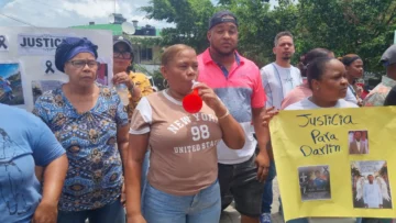 Residentes de La Cañada de Guajimía exigen justicia por la muerte de Darlin Mercado Reyes