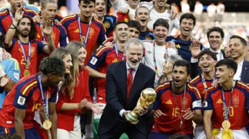 Rey Felipe VI y la familia real celebran junto a España su segundo título mundial Rey Felipe VI y la familia real celebran junto a España su segundo título mundial