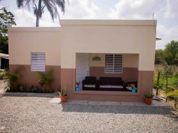 Gobierno entrega vivienda a familia que la perdió en incendio en El Higüero